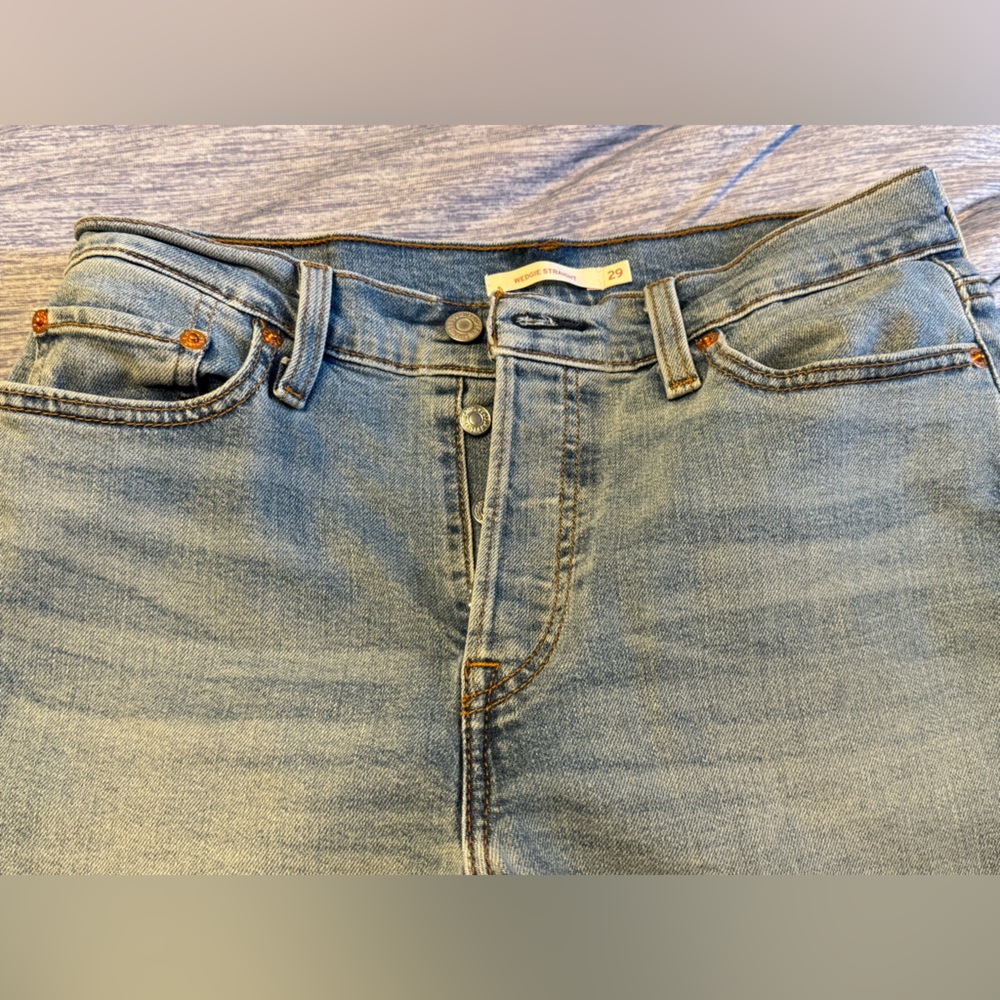 Levi’s Wedgie Straight Distressed